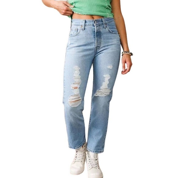 Levi's 501 Cropped Light‎ Wash Jeans Womens 27 Straight Leg Distressed High Rise - Picture 1 of 16